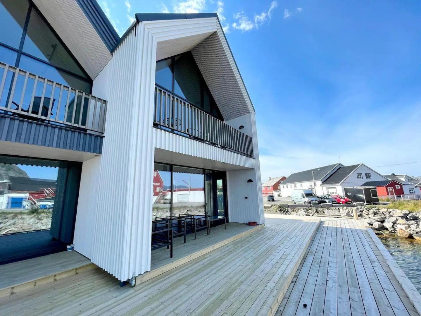 Attraktiv Leilighet Pa Kaikanten I Henningsvær Esterno foto