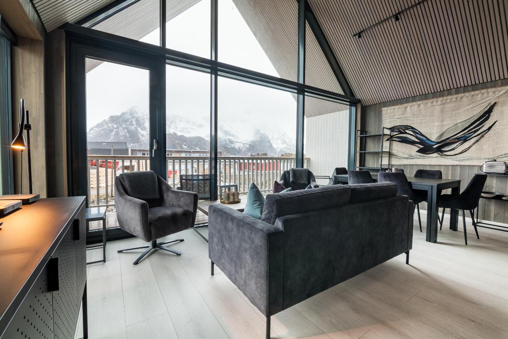 Attraktiv Leilighet Pa Kaikanten I Henningsvær Esterno foto